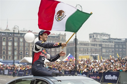 レッドブル，F1デモ走行でメキシコのファンを魅了