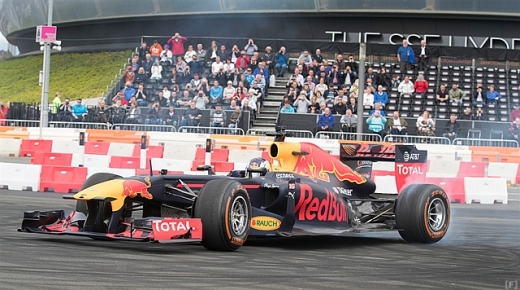 レッドブル、グラスゴーでF1デモ走行イベント