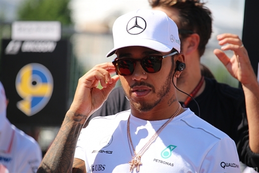 ドライバーズパレード、F1ドライバー達が日本のファンの声援に応える