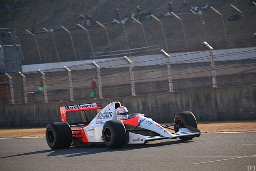 バンドーン＆バトン、マクラーレン・ホンダのF1デモ走行を披露