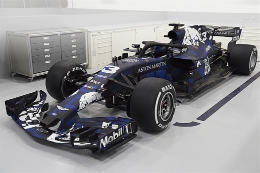 レッドブル、ニューマシン「RB14」を公開！