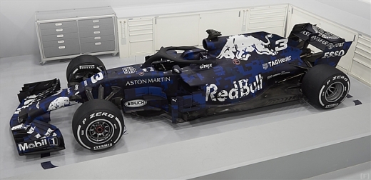 レッドブル、ニューマシン「RB14」を公開！