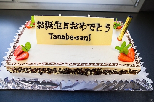トロ・ロッソ、田辺氏に誕生日のサプライズケーキ