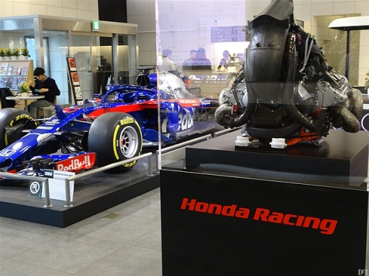 ホンダ、「STR13」とパワーユニット「RA618H」を展示