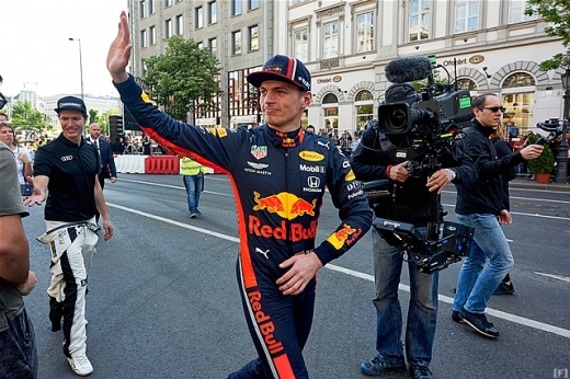 レッドブル、ハンガリーでF1デモ走行を披露