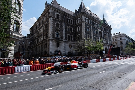 レッドブル、ハンガリーでF1デモ走行を披露