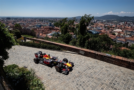 フェルスタッペン、グラーツでF1デモ走行