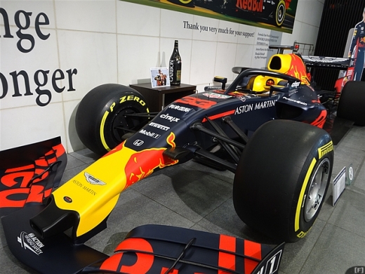ホンダ、レッドブルのF1マシン＆オーストリアGP優勝シャンパンを展示