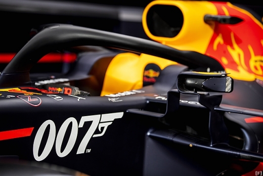 レッドブル、イギリスGPは「007」特別仕様カラーリング