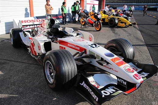 「Honda Racing THANKS DAY 2019」、琢磨がMP4/4でデモ走行を披露