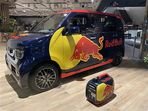 ウェルカムプラザ、レッドブルのF1マシンをディスプレイ