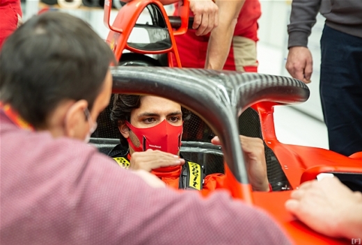 サインツJr、フェラーリで仕事を開始