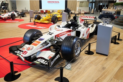ホンダ、ウェルカムプラザ青山に「角田裕毅選手応援コーナー」設置