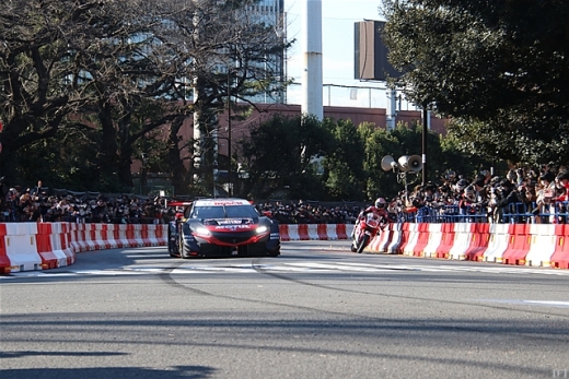 「Red Bull Race Day」、4千人のファンがイベントを楽しむ