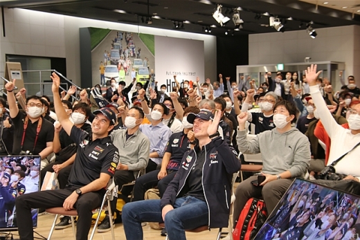 フェルスタッペン＆ペレス、「ファンミーティング」で日本GP好結果を誓う