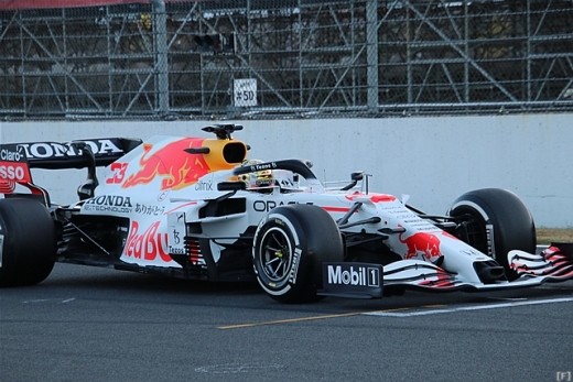 レッドブル「RB16B」“ありがとう”仕様、ついに日本のファンの前で走行！