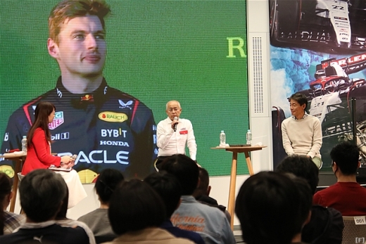ホンダ「パブリックビューイング」、多くののファンが駆けつける