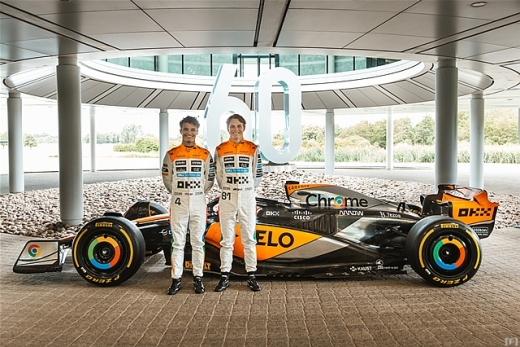 【直筆サイン多数】2010年 F1 イギリスGP 公式プログラム lewis-hamilton-ferrari-max-ver.jpg