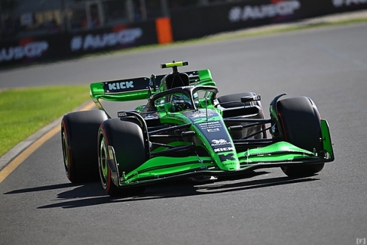 周　冠宇　2020TOPPSフォミュラーF1 グリーンリフラクター99枚限定 周冠宇、新型ウィング不足でピットスタートに変更 | Formula Web