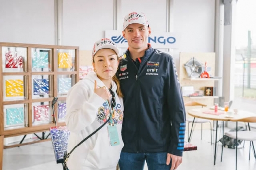 レッドブル・ジャパン、フェルスタッペンらのサイン入りアートが360万円で落札