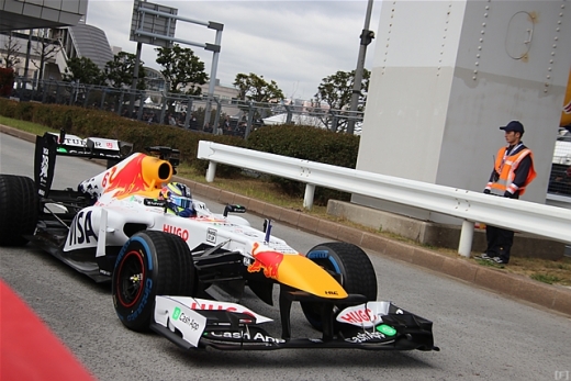 「Red Bull Showrun x Powered by Honda」、裕毅らがF1マシンでお台場を疾走！