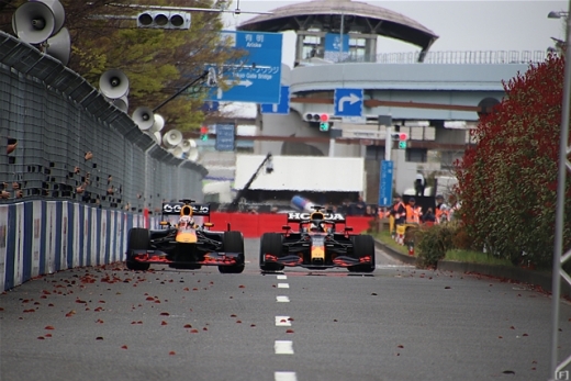 「Red Bull Showrun x Powered by Honda」、裕毅らがF1マシンでお台場を疾走！