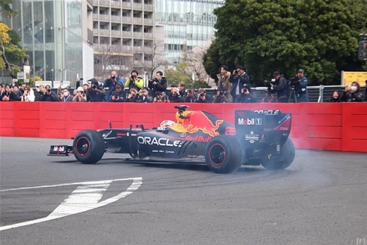 「Red Bull Showrun x Powered by Honda」、裕毅らがF1マシンでお台場を疾走！