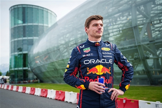 フェルスタッペン、ハンガー7でF1デモ走行を披露