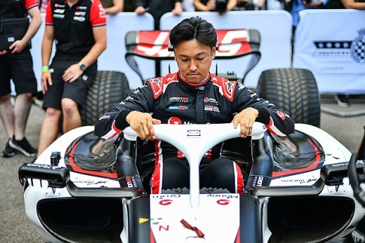 小松代表や中嶋一貴、F1マシンの走りを堪能