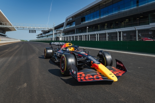 レッドブル、ブダペストでショーランを開催