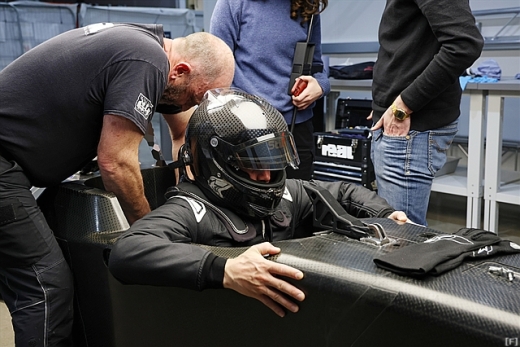 キャデラック、ボッタスのシート合わせの模様を公開