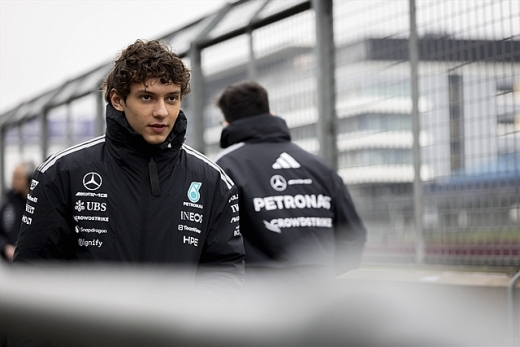 メルセデスAMG、ニューマシン「W17」の走行を完了