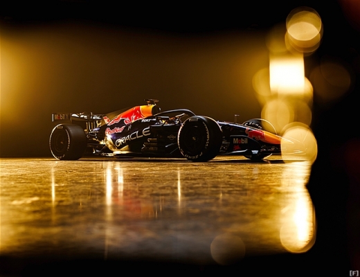 レッドブル、ニューマシン「RB22」をお披露目