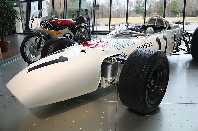 真岡工業高等学校、「ホンダ RA272」のF1デモ走行を…