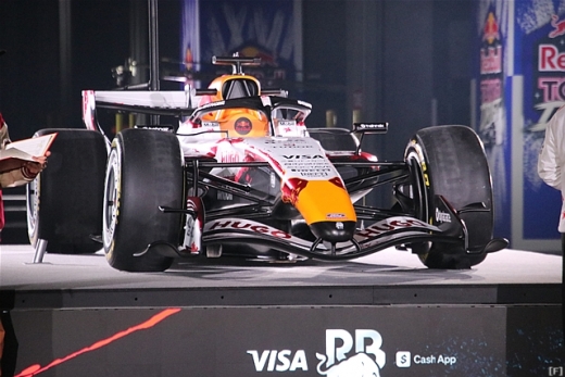 レーシング・ブルズ、日本GP特別デザインをお披露目