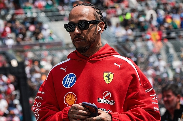 ハミルトン、フェラーリF40で爆走する動画を公開