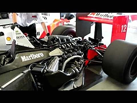 鈴鹿サーキット50周年アニバーサリーデー マクラーレン・ホンダ MP4/4 エンジン暖気