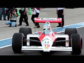 鈴鹿サーキット50周年アニバーサリーデー マクラーレン・ホンダ MP4/4 ピットアウト 伊沢拓也