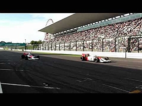 鈴鹿サーキット50周年アニバーサリーデー マクラーレン・ホンダ MP4/4（伊沢拓也） vs MP4/5（塚越広大） スタート