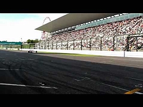 鈴鹿サーキット50周年アニバーサリーデー マクラーレン・ホンダ MP4/4（伊沢拓也） vs MP4/5（塚越広大） ホームストレート